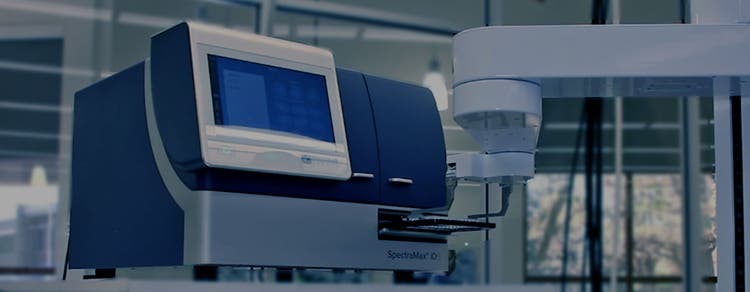 Automatización de laboratorios para ensayos de alto rendimiento con placas